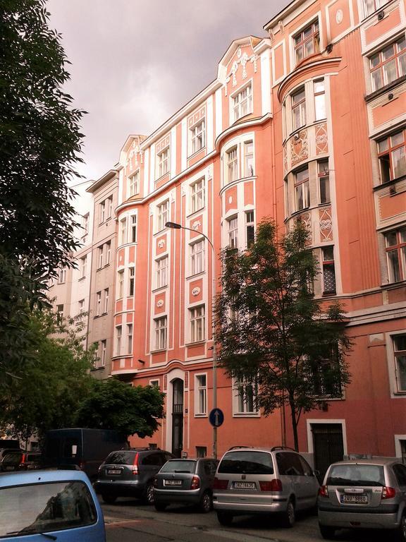 Apartment Sense Of Zizkov Praga Exterior foto